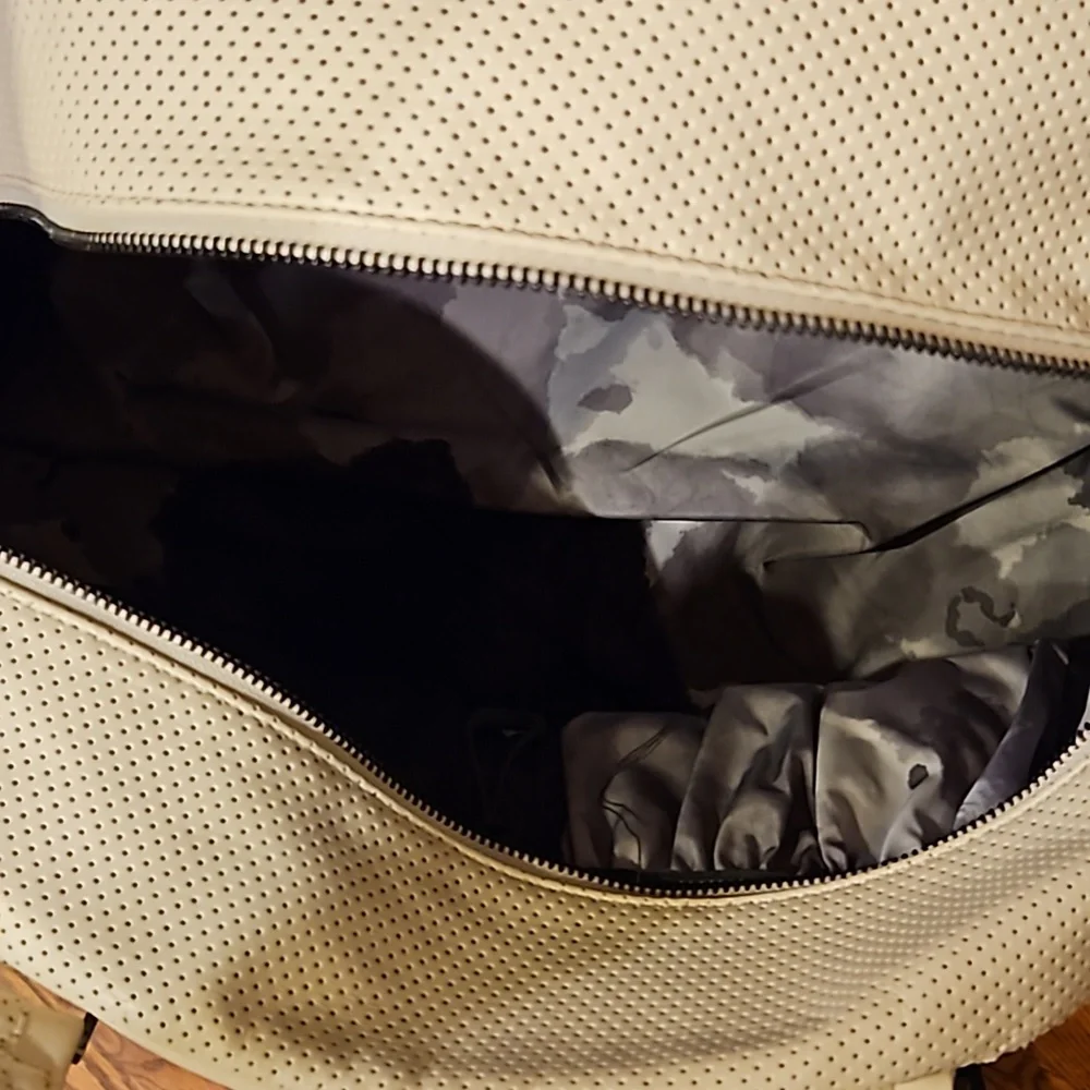 Lululemon bag - Picture 6 of 10